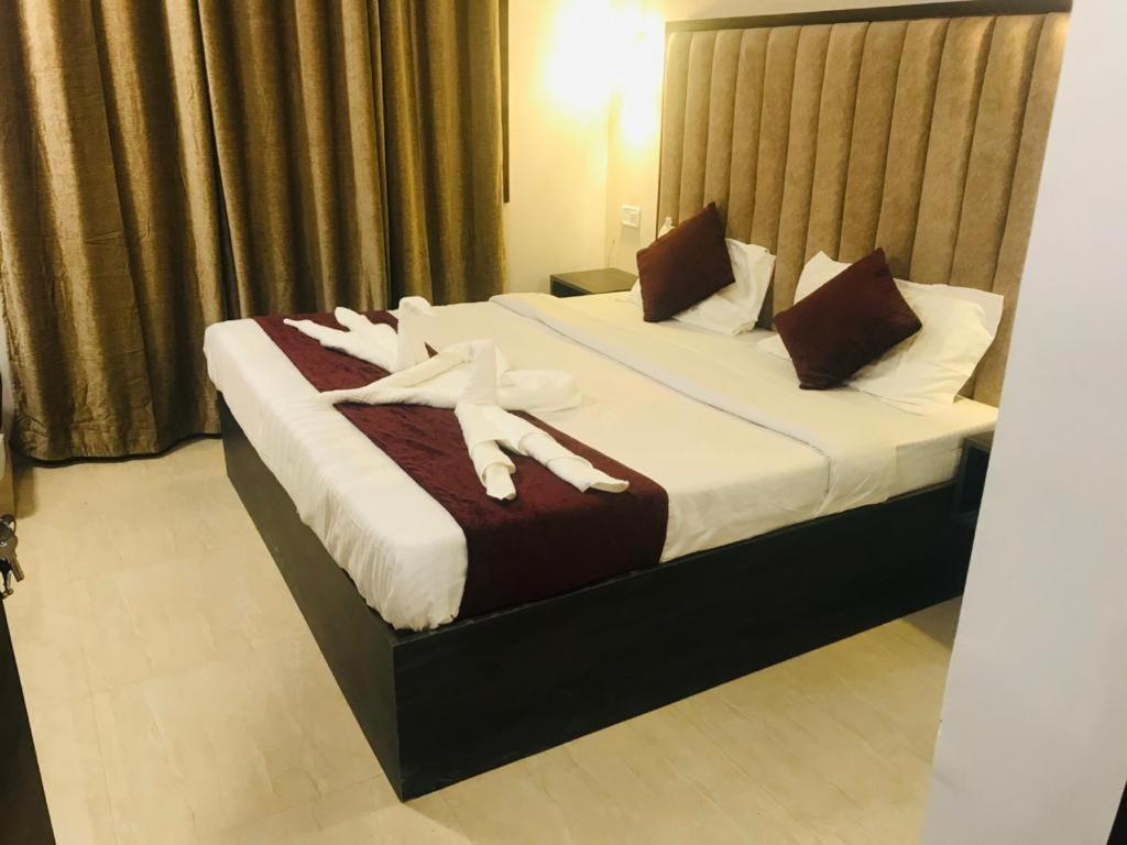 The Divine Oak Hotel Katra  Ngoại thất bức ảnh