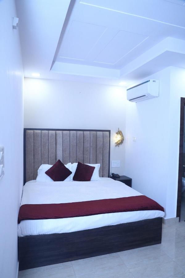 The Divine Oak Hotel Katra  Ngoại thất bức ảnh
