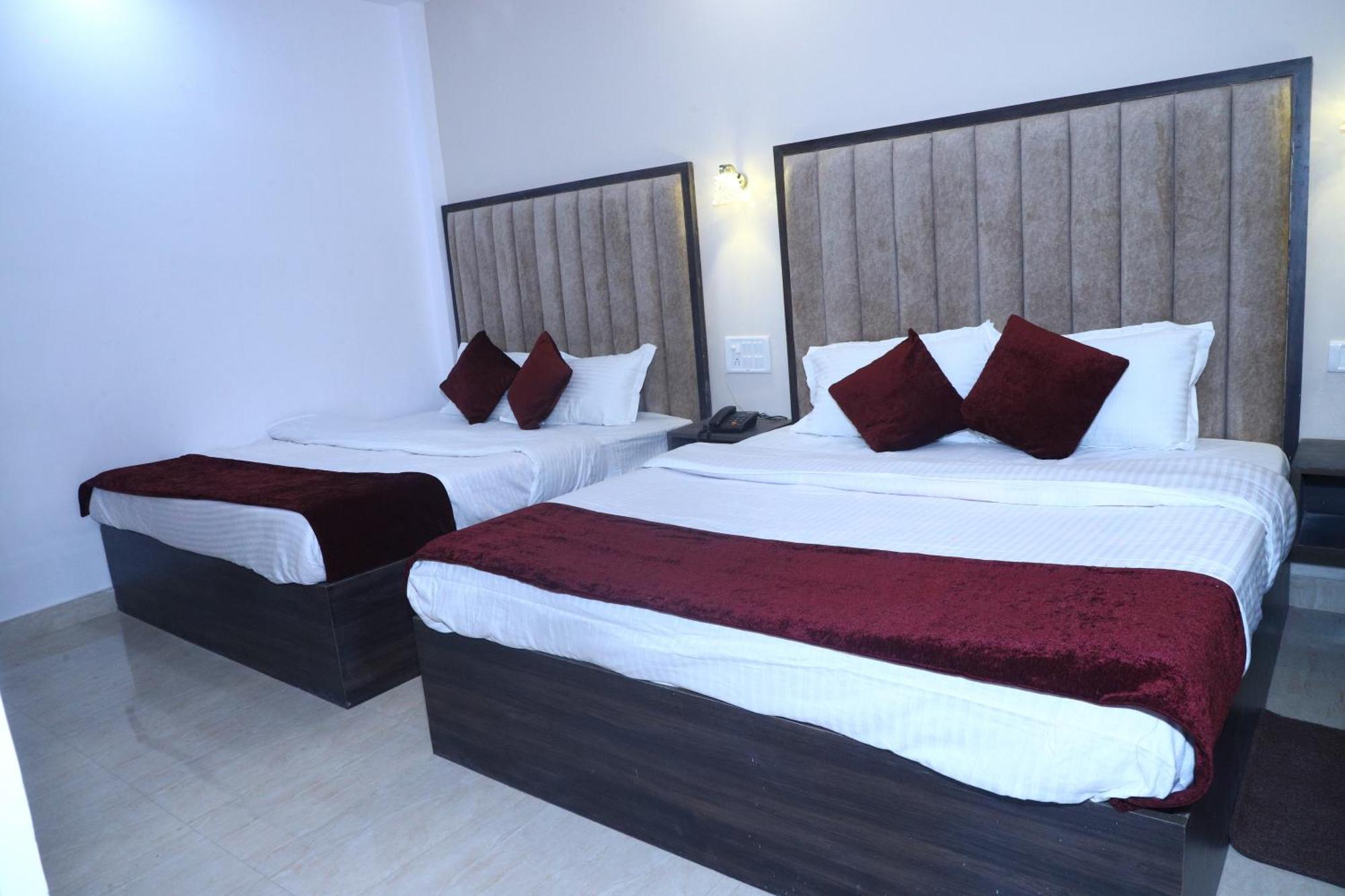 The Divine Oak Hotel Katra  Ngoại thất bức ảnh