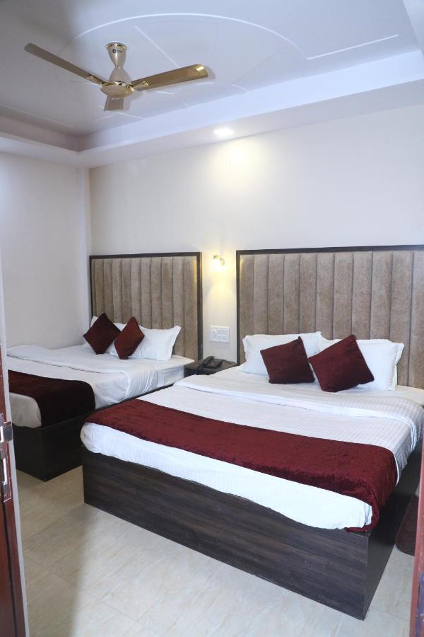 The Divine Oak Hotel Katra  Ngoại thất bức ảnh