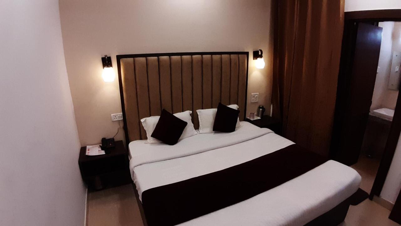 The Divine Oak Hotel Katra  Ngoại thất bức ảnh