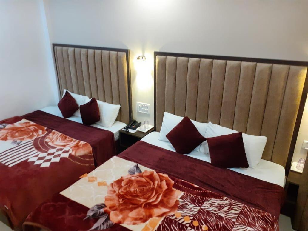 The Divine Oak Hotel Katra  Ngoại thất bức ảnh