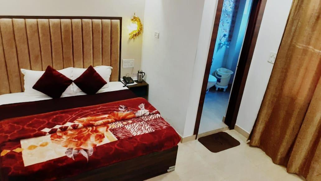 The Divine Oak Hotel Katra  Ngoại thất bức ảnh