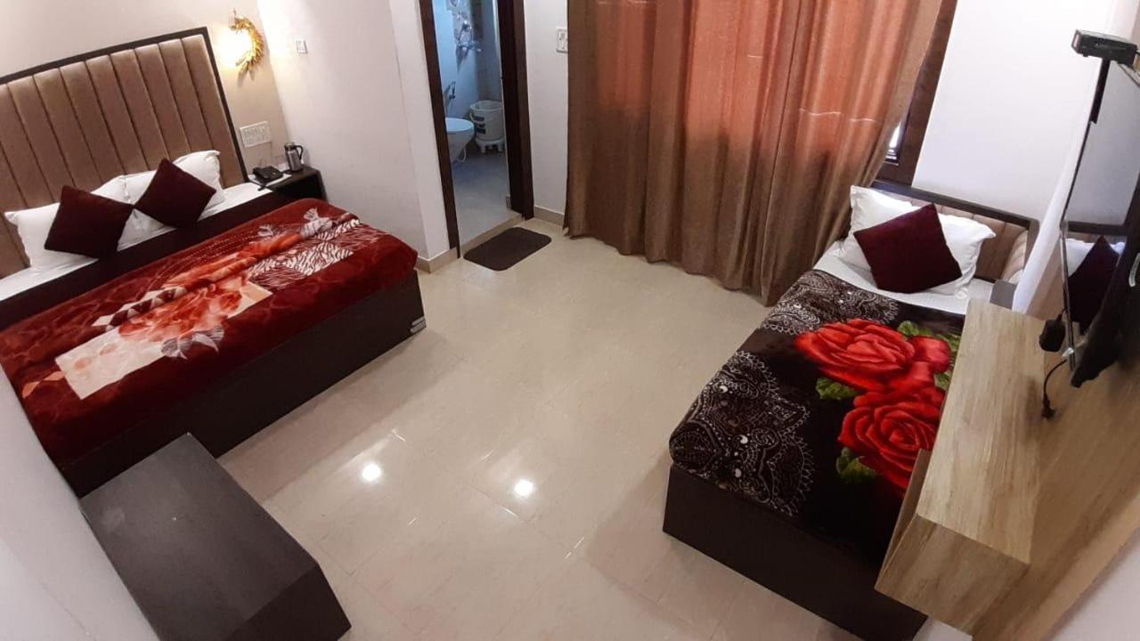 The Divine Oak Hotel Katra  Ngoại thất bức ảnh