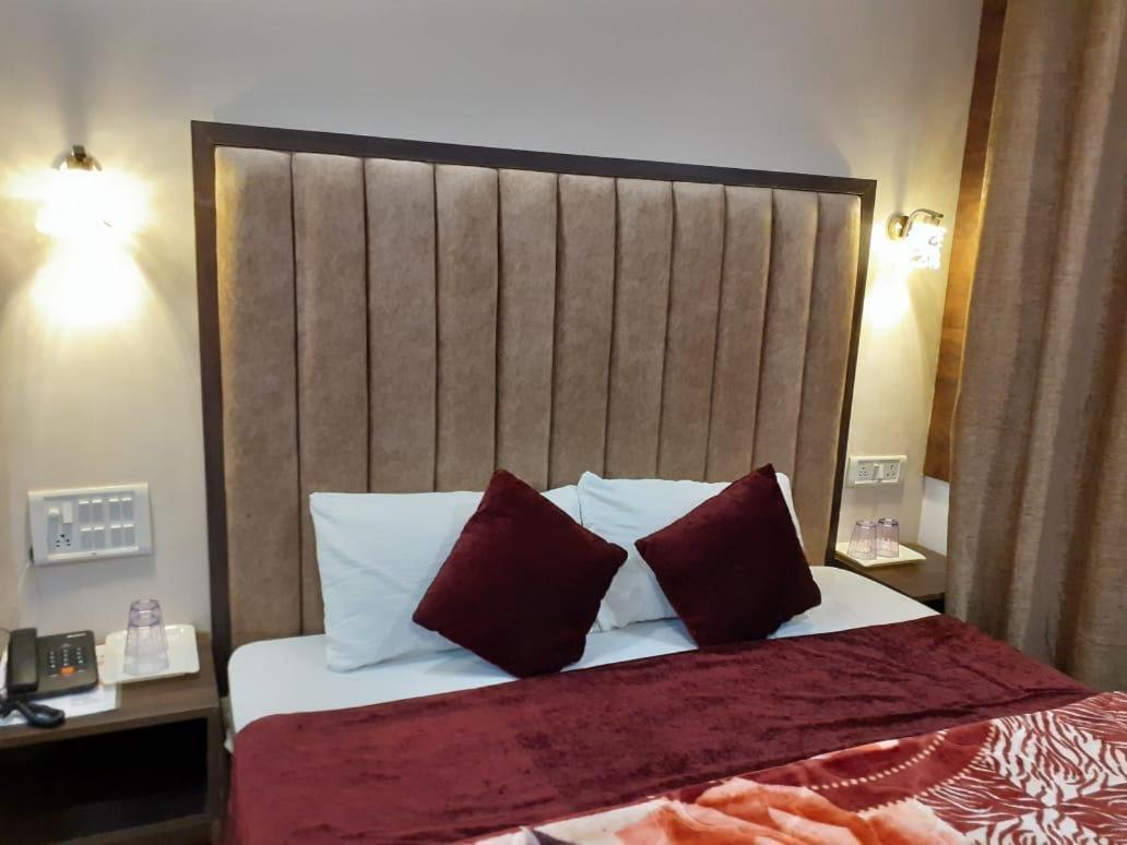 The Divine Oak Hotel Katra  Ngoại thất bức ảnh
