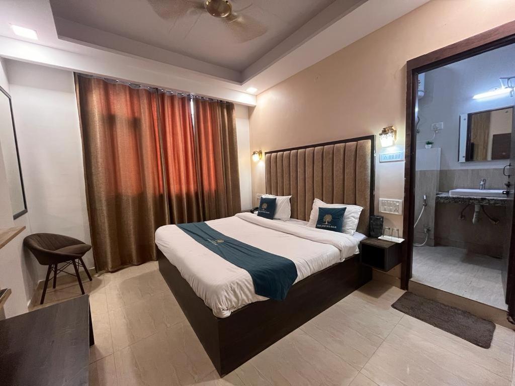 The Divine Oak Hotel Katra  Ngoại thất bức ảnh