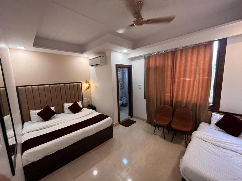 The Divine Oak Hotel Katra  Ngoại thất bức ảnh
